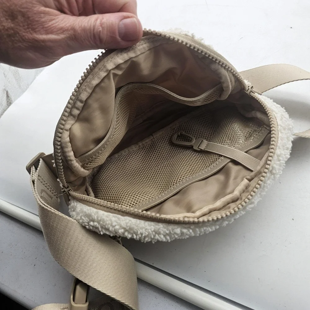 Lole Belt Bag Womens Small Beige Faux Fur Fleece Fanny Pack Zip Adjustable Strap
